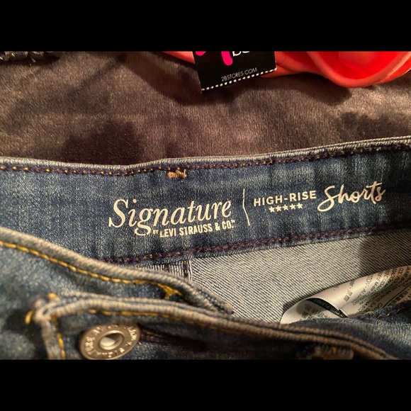 Levi signature high rise short - Picture 2 of 3